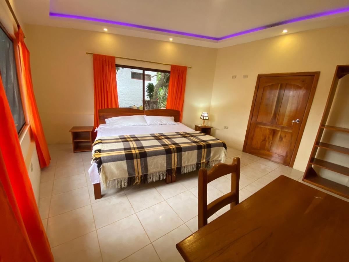 Vista Al Mar Hostel Puerto Ayora (Galapagos Islands)